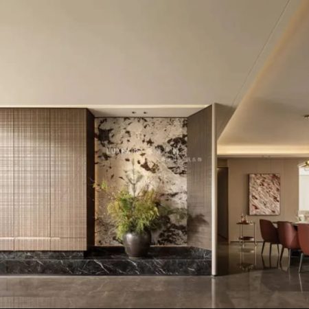 In the luxurious residence of Manyun ONE, an extraordinary journey into new spatial design has begun. The designer has blended liquid metal's textured lines into the cabinetry, resembling dynamic artistic strokes that dance throughout the space.